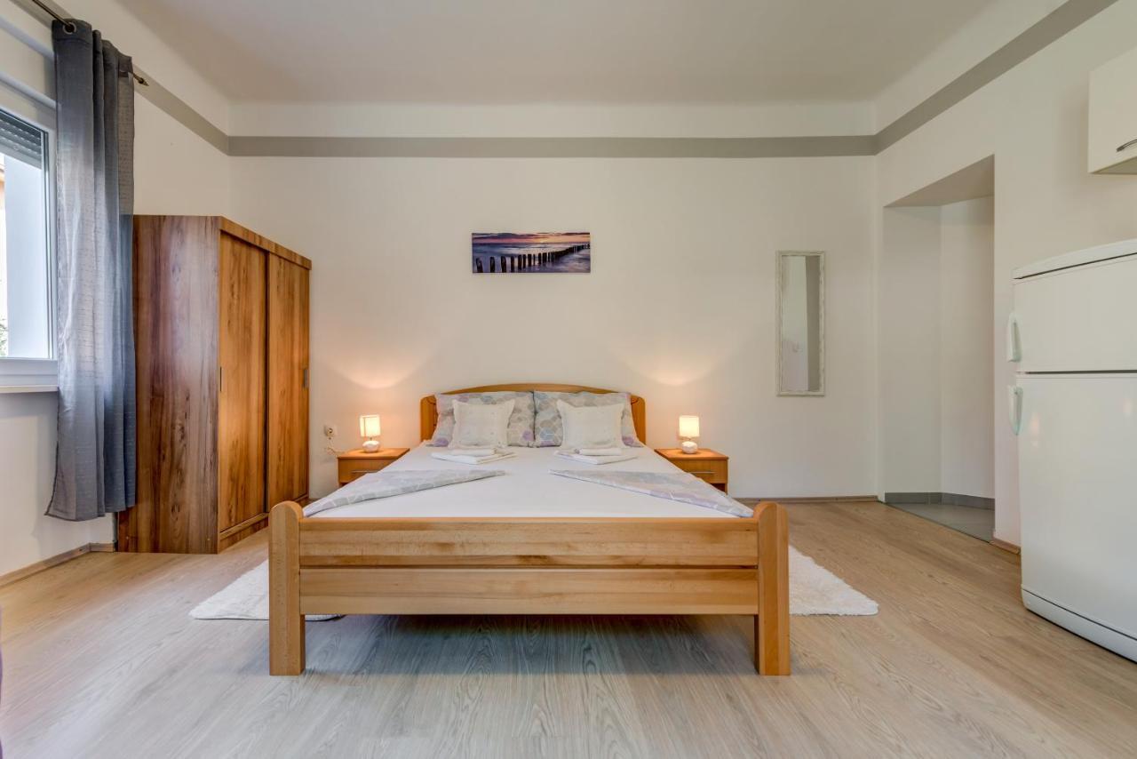 Petite Apartment Сплит Екстериор снимка